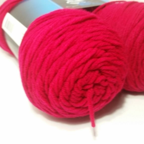 Hot Pink Worsted Yarn 4 Skeins 7oz Each - Picture 3 of 14